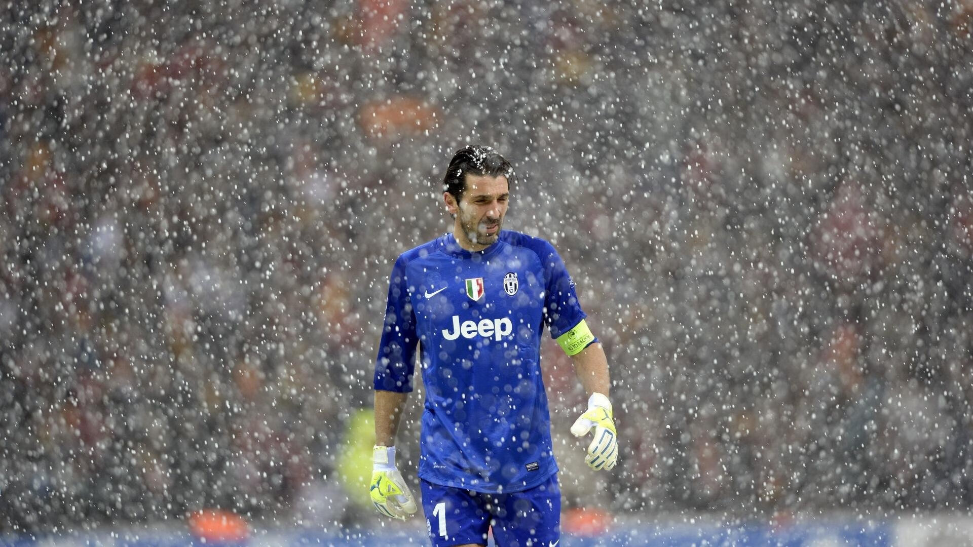 历史瞬间:库里在生涯关键战中多次扭转乾坤的精彩瞬间,库里的辉煌历史