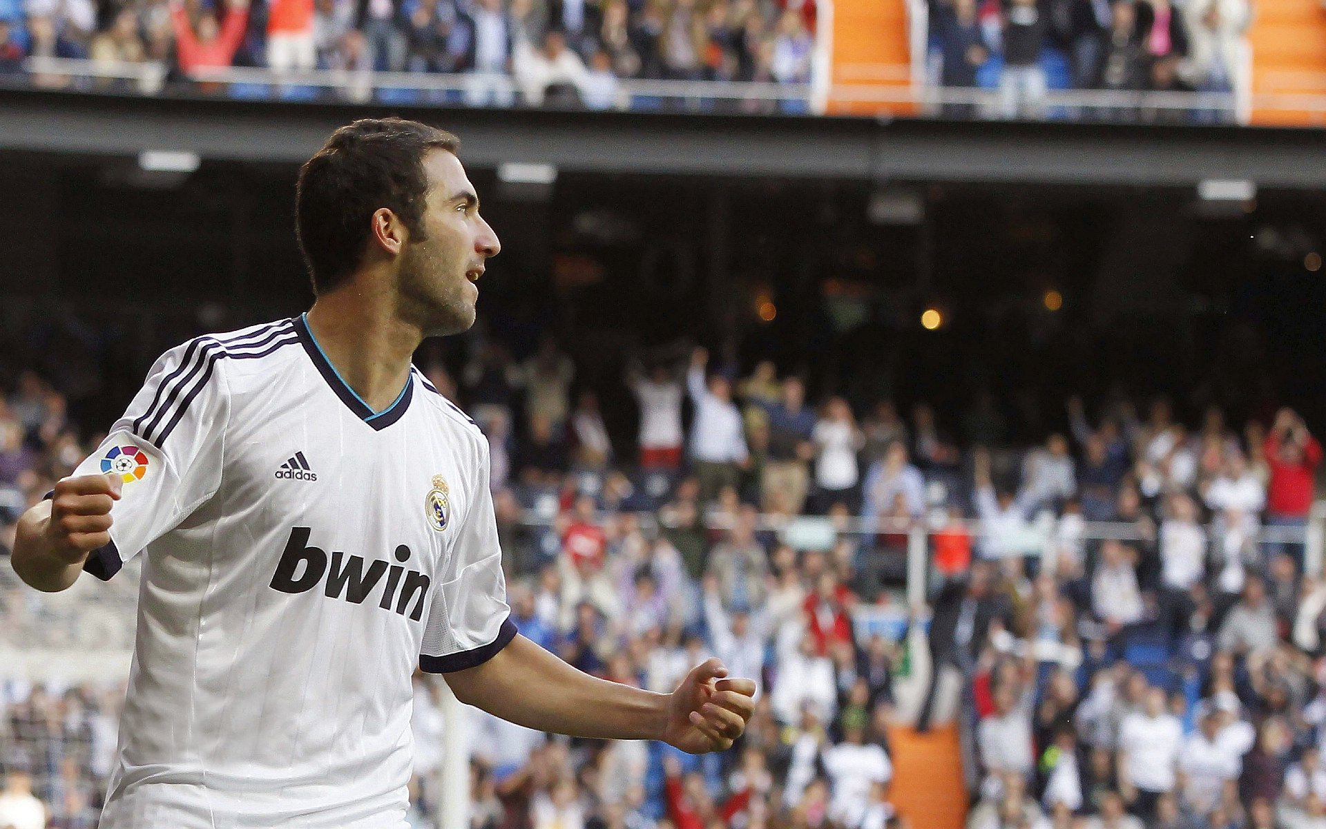 JiuyouAPP下载-欧冠联赛门票热卖，现场氛围火爆吸引全球关注，欧冠球赛门票价格