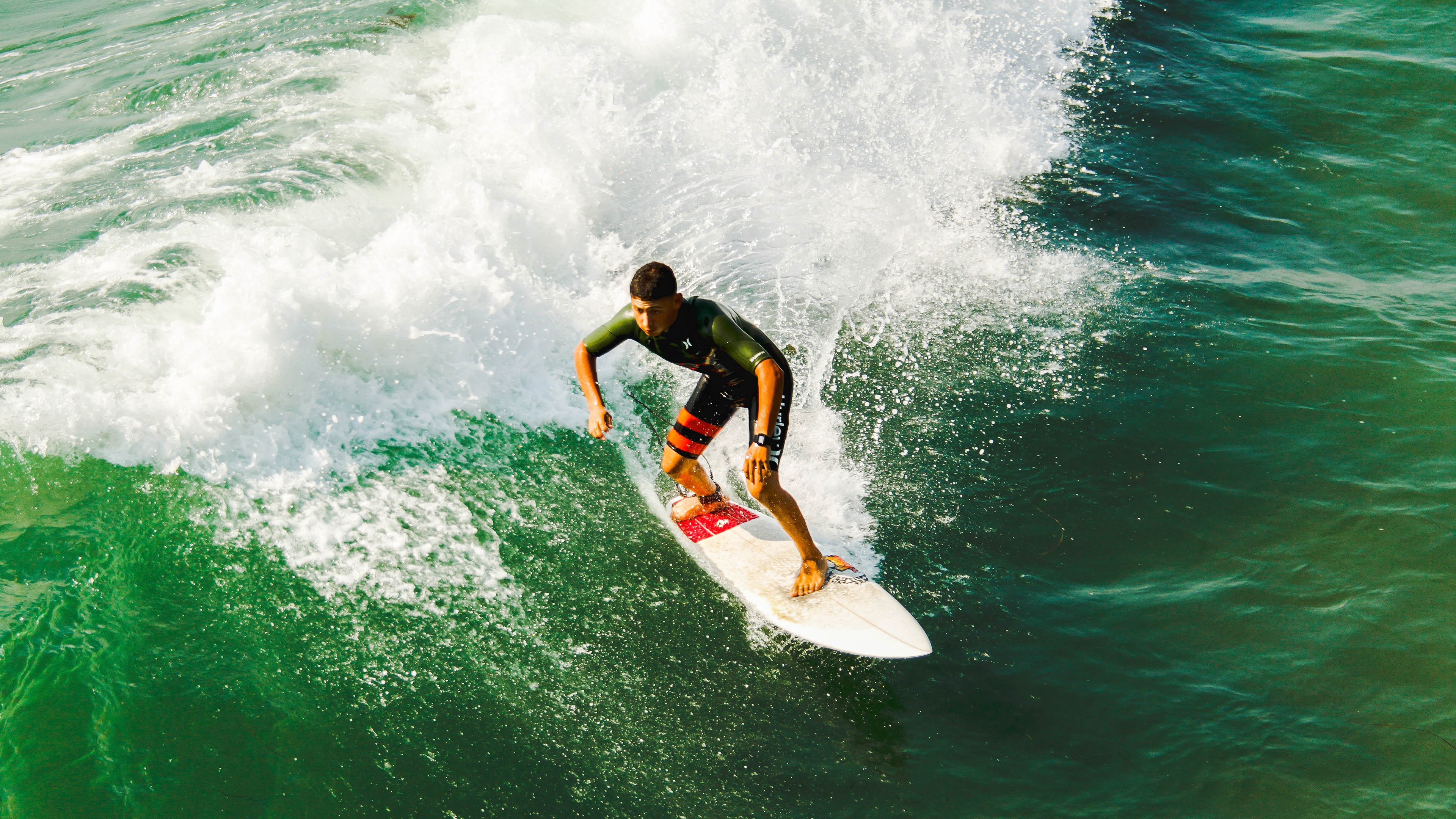 足球中的技术奇迹：知名运动员的冷门技能大揭秘，足球球员技能